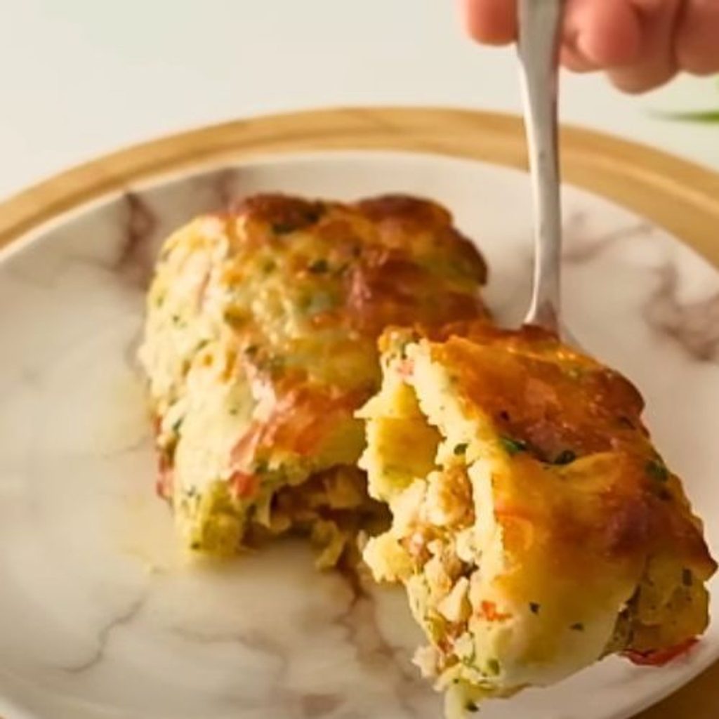 Krompir naribati i ispeći sa nadjevom od mesa. Za ovaj recept netko bi trebao dobiti medalju.